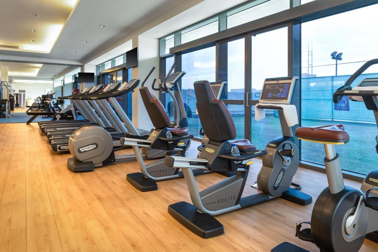 คราวน์ พลาซา ริยาดห์ อาร์ดีซี โฮเต็ล แอนด์ คอนเวนชั่น Hotel ภายนอก รูปภาพ The gym at the hotel