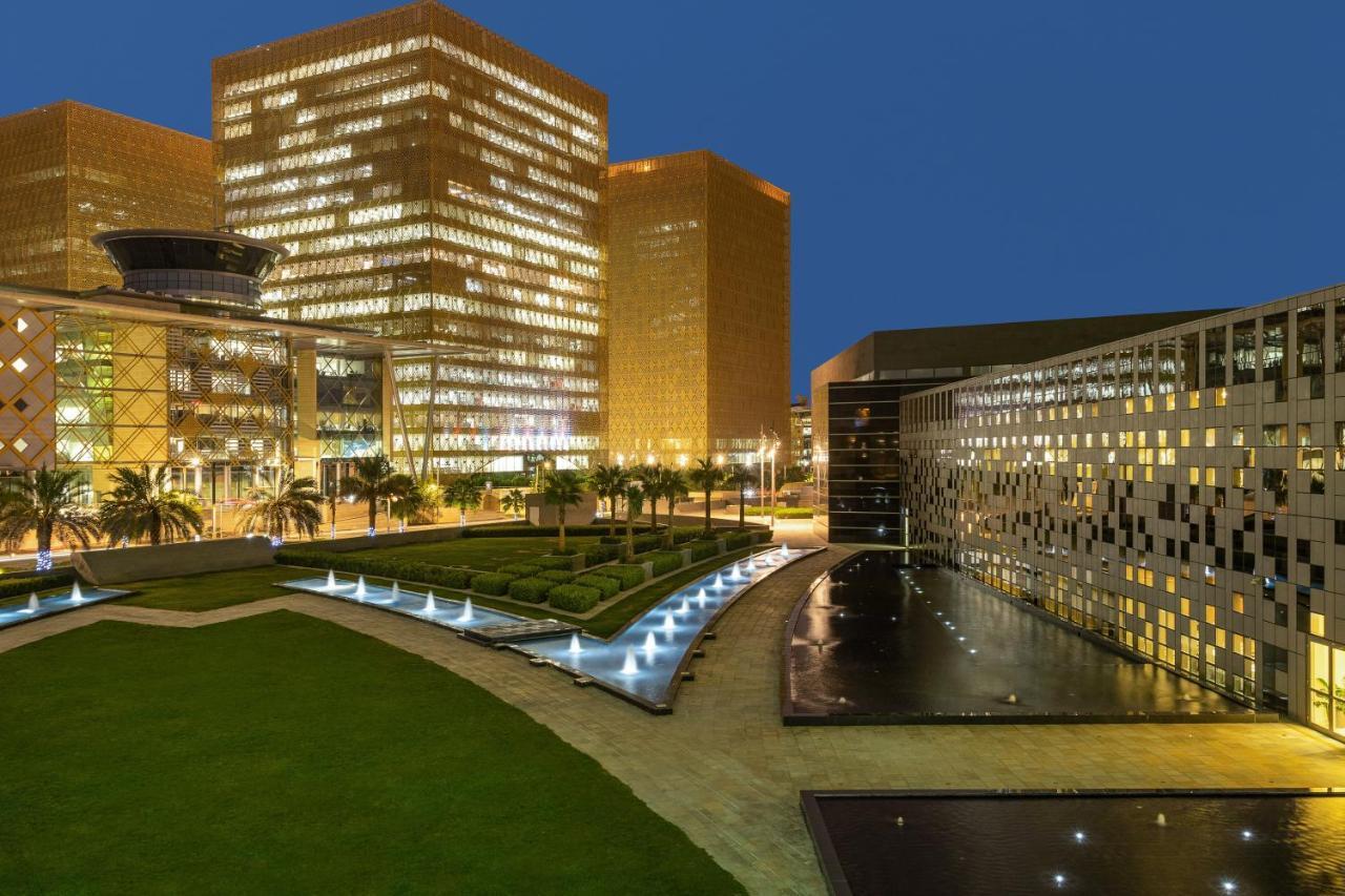 คราวน์ พลาซา ริยาดห์ อาร์ดีซี โฮเต็ล แอนด์ คอนเวนชั่น Hotel ภายนอก รูปภาพ The University of Pretoria's Faculty of Law