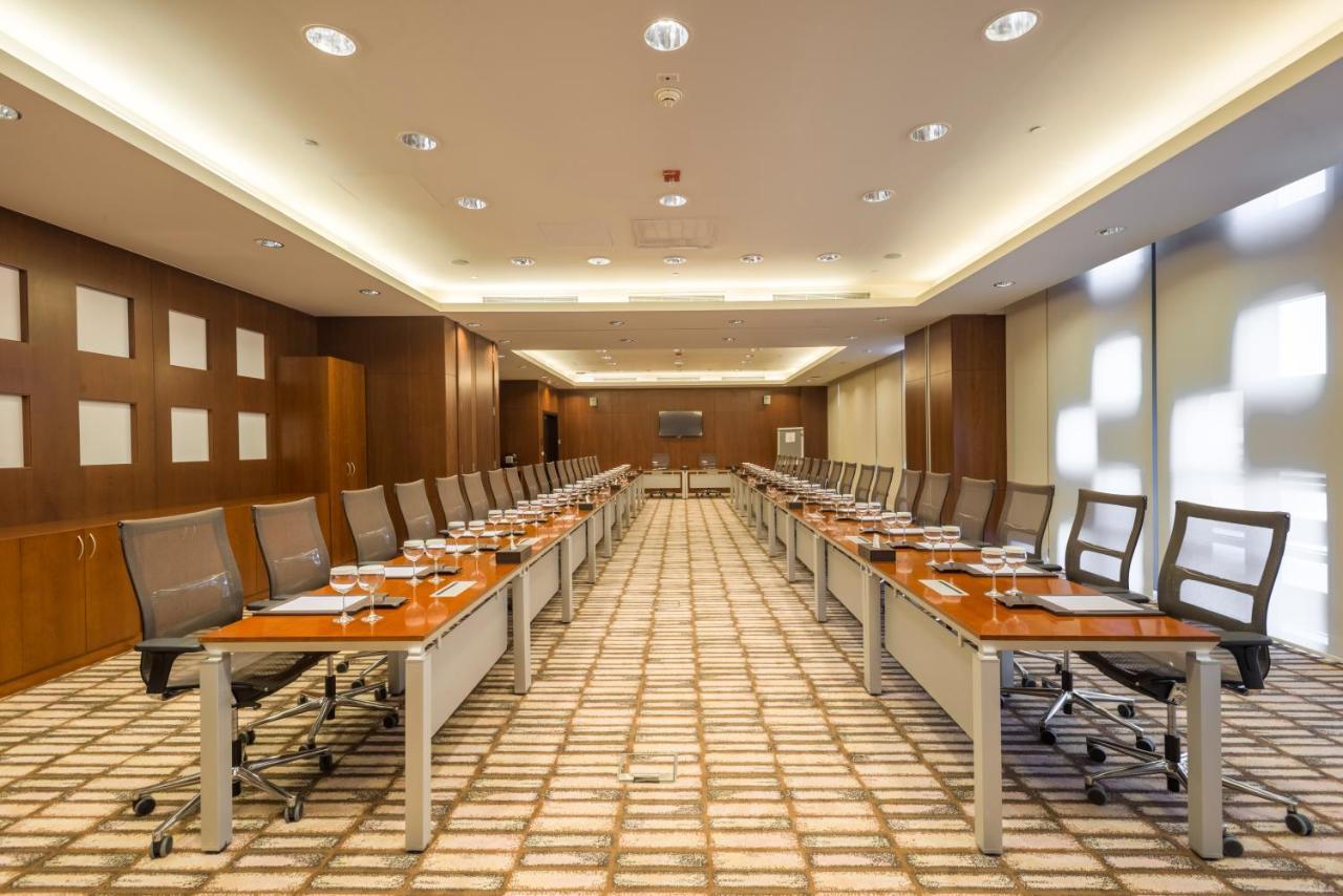 คราวน์ พลาซา ริยาดห์ อาร์ดีซี โฮเต็ล แอนด์ คอนเวนชั่น Hotel ภายนอก รูปภาพ Meeting room