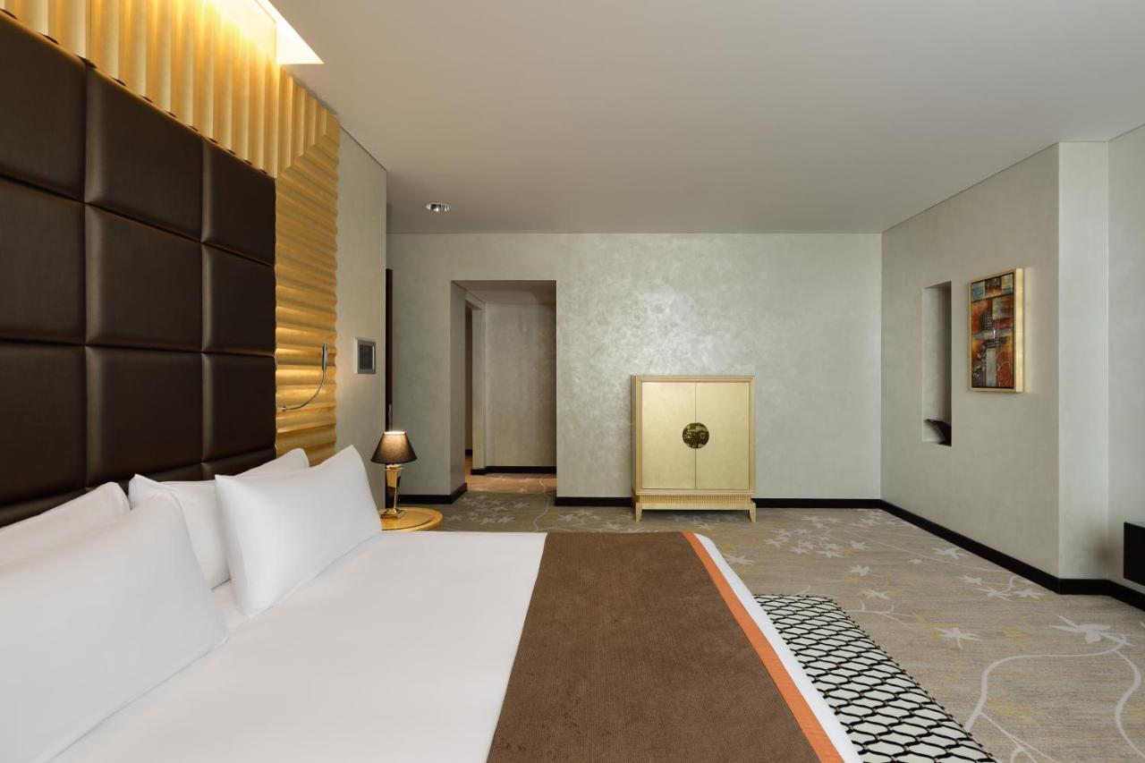 คราวน์ พลาซา ริยาดห์ อาร์ดีซี โฮเต็ล แอนด์ คอนเวนชั่น Hotel ภายนอก รูปภาพ A bedroom at the hotel