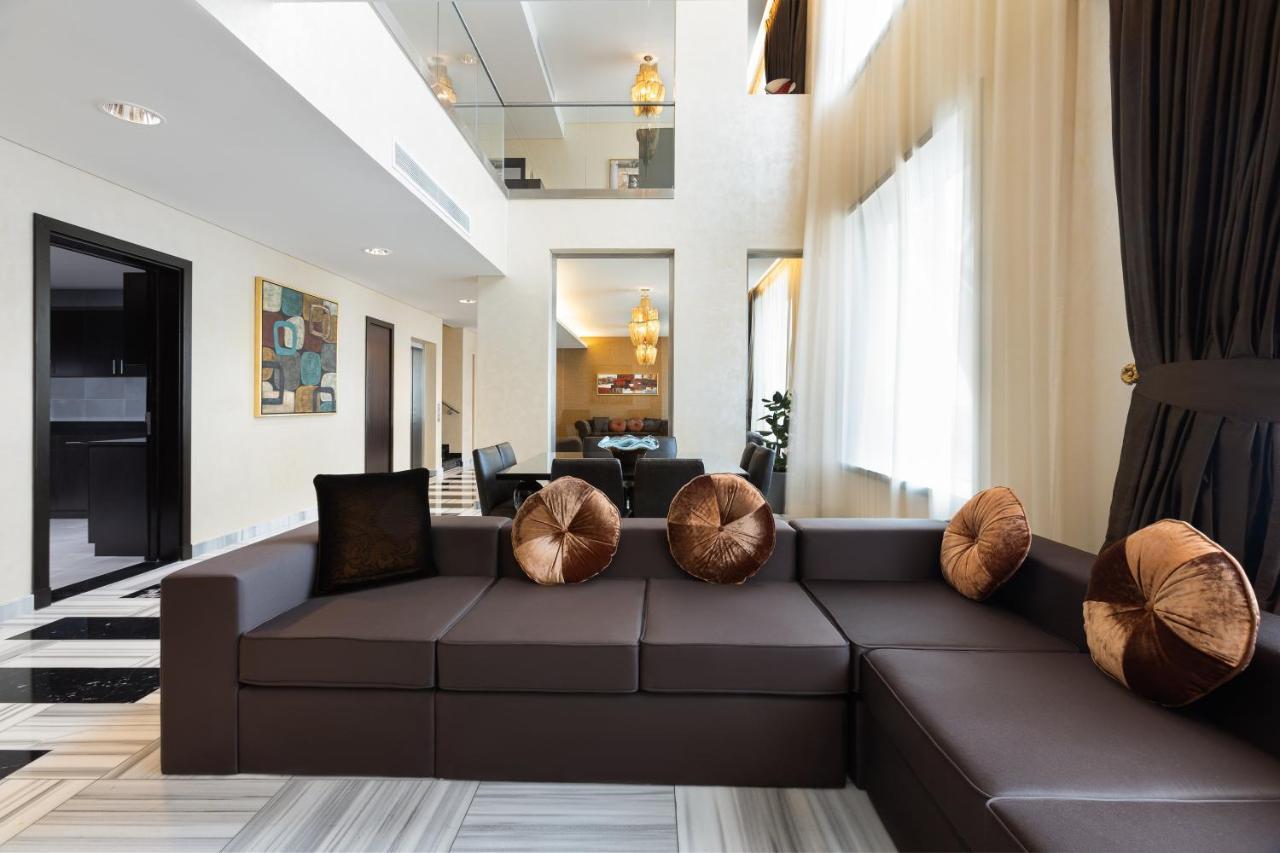 คราวน์ พลาซา ริยาดห์ อาร์ดีซี โฮเต็ล แอนด์ คอนเวนชั่น Hotel ภายนอก รูปภาพ A living room in a modern house