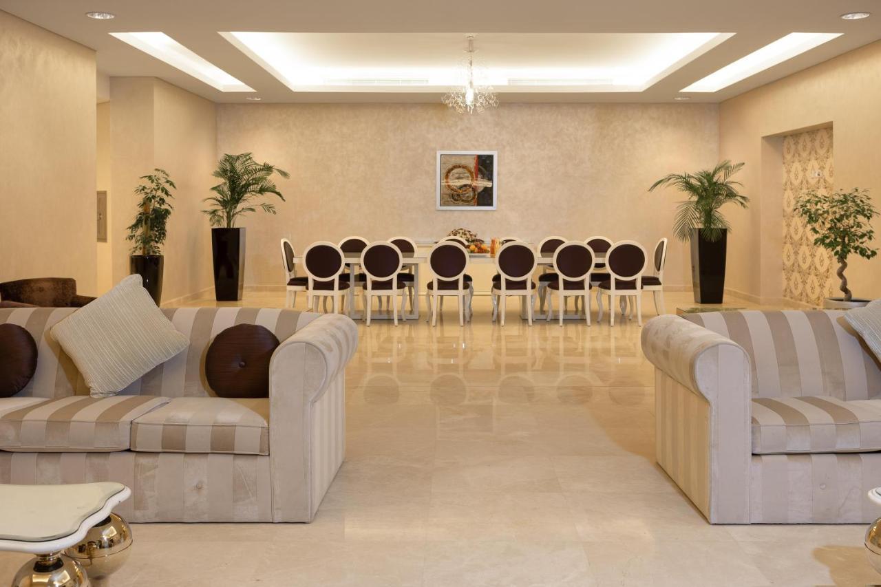 คราวน์ พลาซา ริยาดห์ อาร์ดีซี โฮเต็ล แอนด์ คอนเวนชั่น Hotel ภายนอก รูปภาพ The interior of the hotel