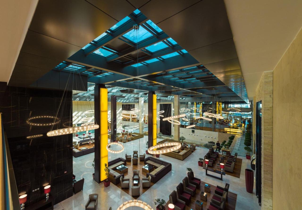 คราวน์ พลาซา ริยาดห์ อาร์ดีซี โฮเต็ล แอนด์ คอนเวนชั่น Hotel ภายนอก รูปภาพ The lobby of the hotel