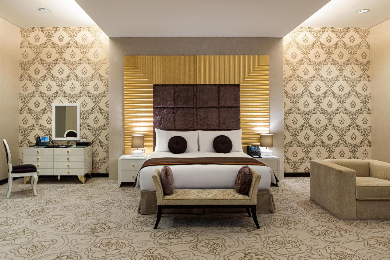 คราวน์ พลาซา ริยาดห์ อาร์ดีซี โฮเต็ล แอนด์ คอนเวนชั่น Hotel ภายนอก รูปภาพ A bedroom at the hotel