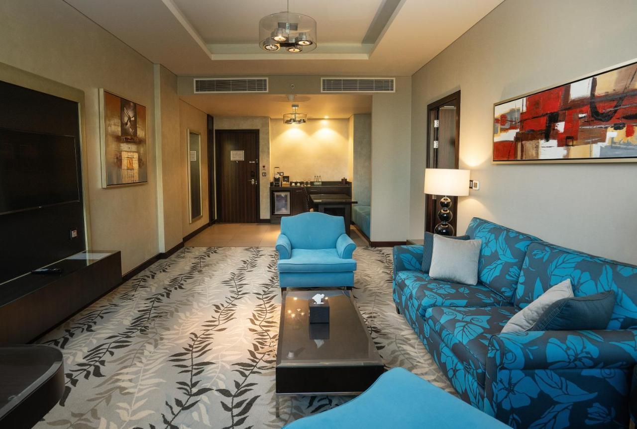 คราวน์ พลาซา ริยาดห์ อาร์ดีซี โฮเต็ล แอนด์ คอนเวนชั่น Hotel ภายนอก รูปภาพ A suite at the hotel