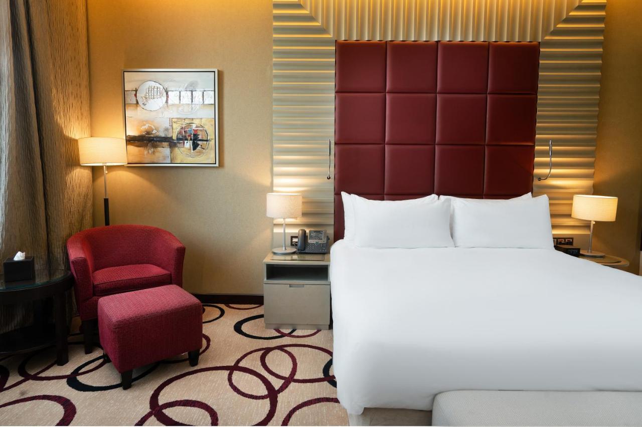 คราวน์ พลาซา ริยาดห์ อาร์ดีซี โฮเต็ล แอนด์ คอนเวนชั่น Hotel ภายนอก รูปภาพ A bedroom at the hotel