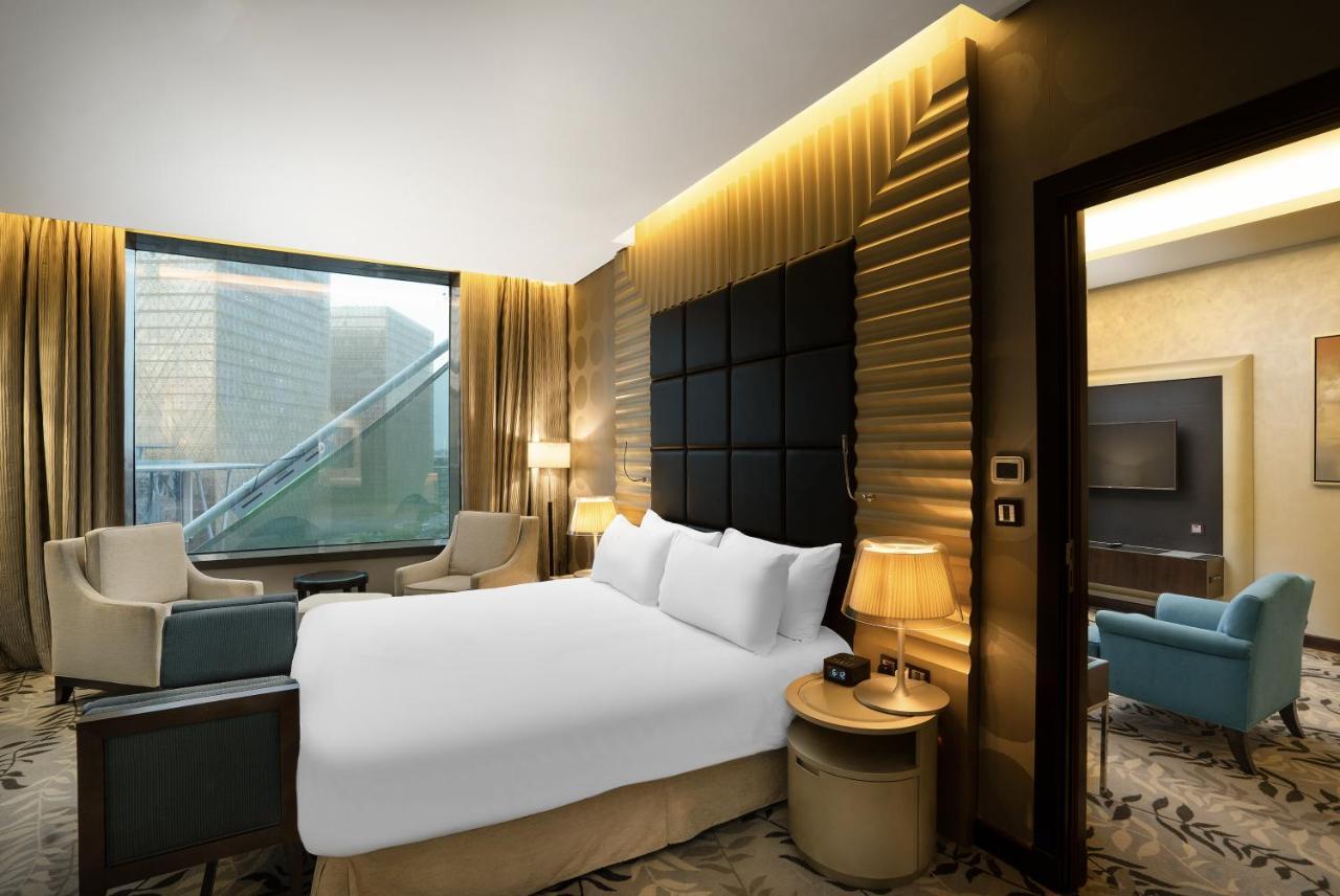คราวน์ พลาซา ริยาดห์ อาร์ดีซี โฮเต็ล แอนด์ คอนเวนชั่น Hotel ภายนอก รูปภาพ A suite at the hotel